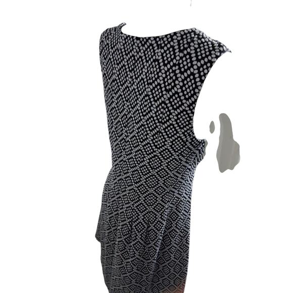 Women's size Medium Geometric Casual Pleated Church Normcore Sleeveless Dress - Picture 4 of 11